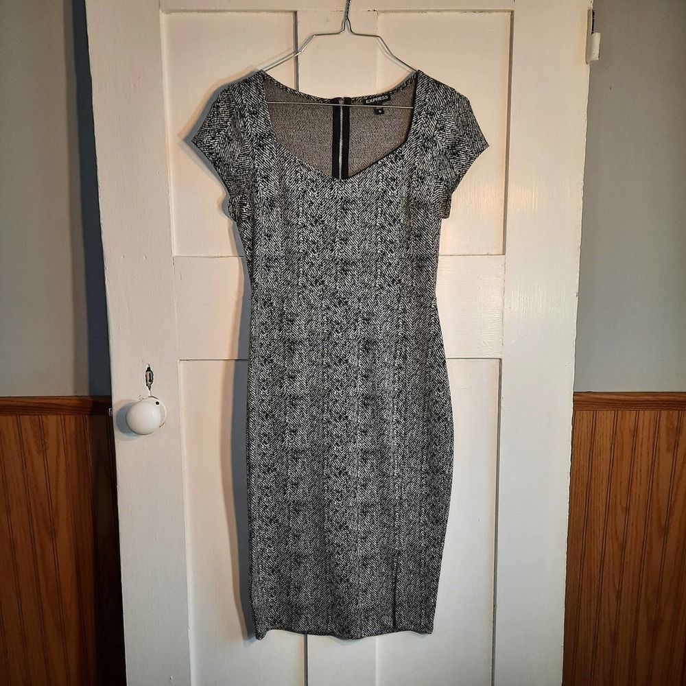 EXPRESS Bodycon Black and White Printed Sweetheart Neckline Dress XS